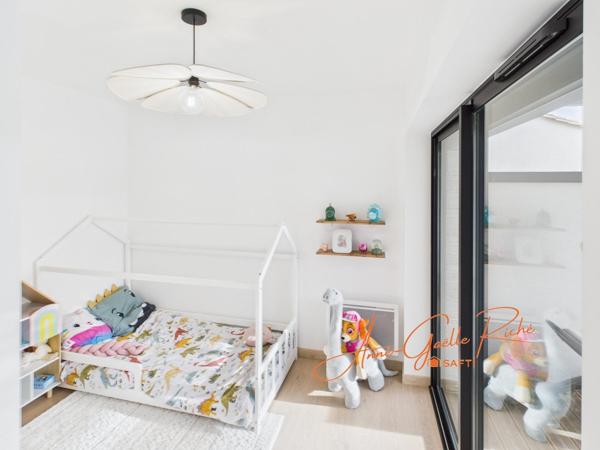 Maison contemporaine de plain-pied, 210 m², activité professionnelle possible,piscine