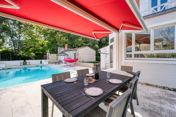 Maison de caractère sur son parc arboré à cinq minutes en vélo du marché de La Rochelle