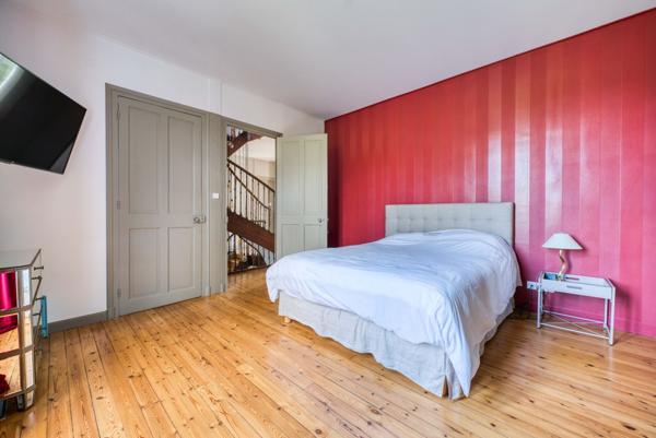 Maison de caractère sur son parc arboré à cinq minutes en vélo du marché de La Rochelle