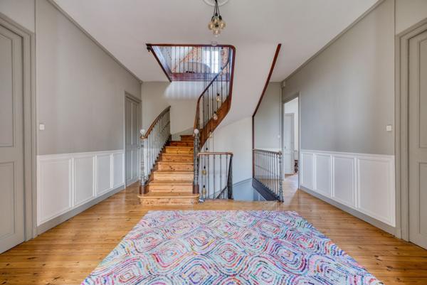 Maison de caractère sur son parc arboré à cinq minutes en vélo du marché de La Rochelle