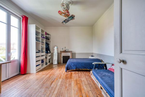 Maison de caractère sur son parc arboré à cinq minutes en vélo du marché de La Rochelle