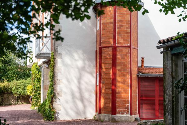 Maison de caractère sur son parc arboré à cinq minutes en vélo du marché de La Rochelle