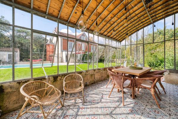 Maison de caractère sur son parc arboré à cinq minutes en vélo du marché de La Rochelle