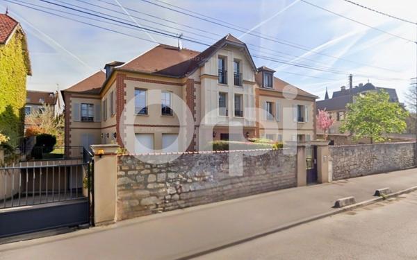 Stationnement à louer    13 m2 Senlis