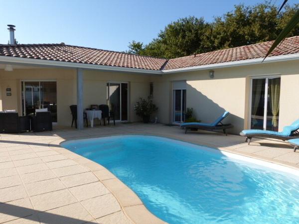 Maison 128 m² de 2010 avec piscine, cuisine d'été, garage 26 m².