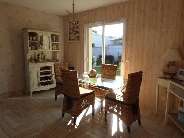 Maison 128 m² de 2010 avec piscine, cuisine d'été, garage 26 m².