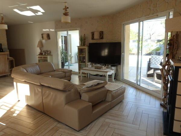 Maison 128 m² de 2010 avec piscine, cuisine d'été, garage 26 m².