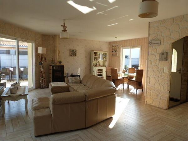 Maison 128 m² de 2010 avec piscine, cuisine d'été, garage 26 m².