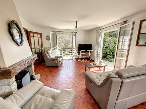 Proche Hôpital, commodités, autoroute, DPE "C", terrain arboré. T2 indépendant et terrain détachable CU. Vue