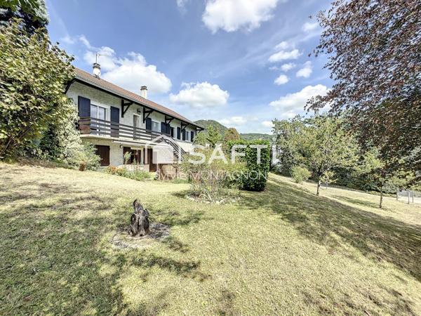 Proche Hôpital, commodités, autoroute, DPE "C", terrain arboré. T2 indépendant et terrain détachable CU. Vue