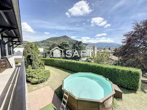 Proche Hôpital, commodités, autoroute, DPE "C", terrain arboré. T2 indépendant et terrain détachable CU. Vue