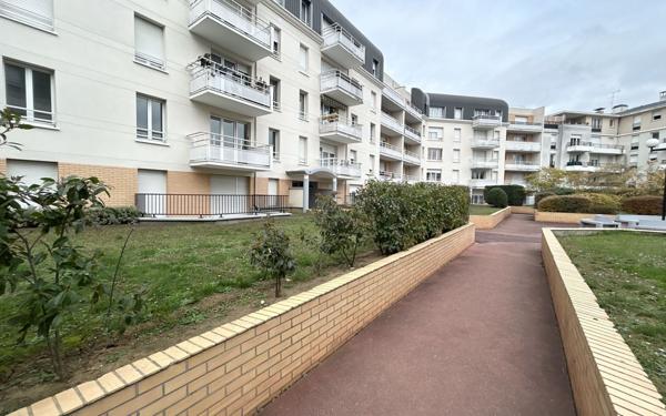 Appartement à vendre    3 pièces •  Courcouronnes