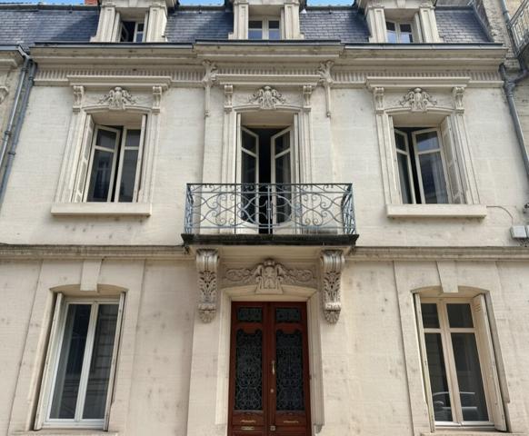 A VENDRE MAISON BOURGEOISE SITUEE EN PLAIN COEUR DU CENTRE VILLE DE PERIGUEUX