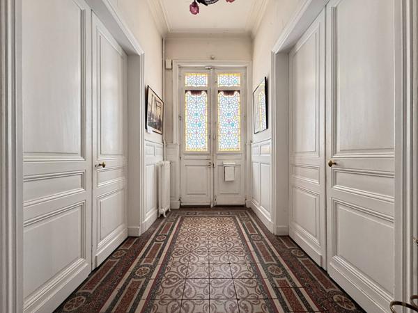 A VENDRE MAISON BOURGEOISE SITUEE EN PLAIN COEUR DU CENTRE VILLE DE PERIGUEUX