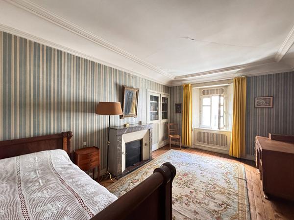 A VENDRE MAISON BOURGEOISE SITUEE EN PLAIN COEUR DU CENTRE VILLE DE PERIGUEUX