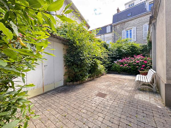 A VENDRE MAISON BOURGEOISE SITUEE EN PLAIN COEUR DU CENTRE VILLE DE PERIGUEUX