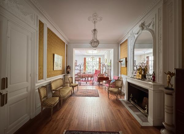 A VENDRE MAISON BOURGEOISE SITUEE EN PLAIN COEUR DU CENTRE VILLE DE PERIGUEUX