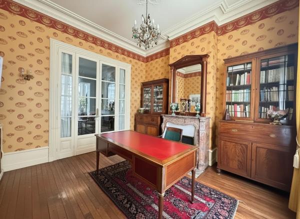 A VENDRE MAISON BOURGEOISE SITUEE EN PLAIN COEUR DU CENTRE VILLE DE PERIGUEUX