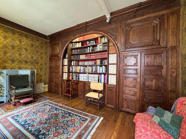 A VENDRE MAISON BOURGEOISE SITUEE EN PLAIN COEUR DU CENTRE VILLE DE PERIGUEUX