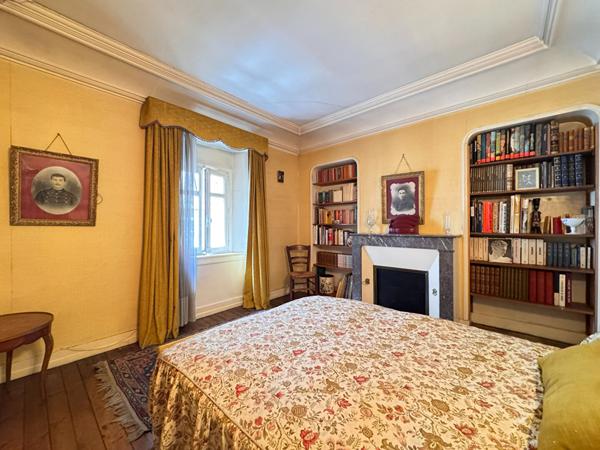 A VENDRE MAISON BOURGEOISE SITUEE EN PLAIN COEUR DU CENTRE VILLE DE PERIGUEUX