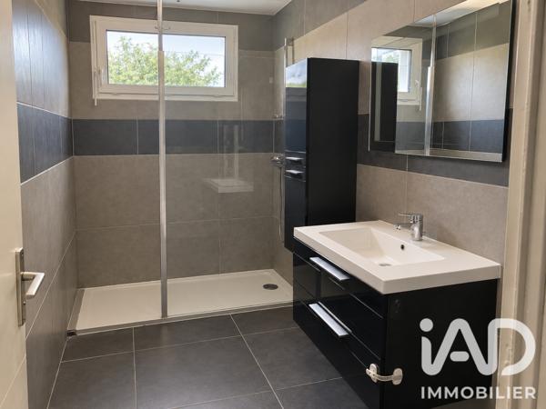 Location appartement 3 pièces 70 m² Nîmes
