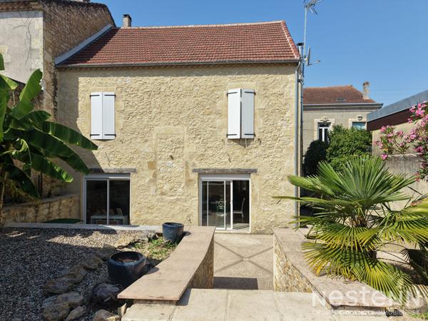 A Vendre Maison de ville en pierre rénovée avec cour intérieure et piscine au centre-ville de Condom