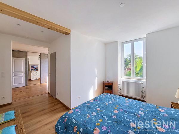 A Vendre Maison de ville en pierre rénovée avec cour intérieure et piscine au centre-ville de Condom