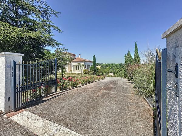 A vendre, belle villa à Auch 224m2 habitable, garage, parc arboré et clôturé