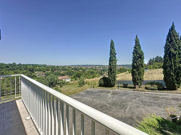 A vendre, belle villa à Auch 224m2 habitable, garage, parc arboré et clôturé