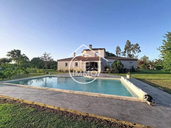 Pineuilh : Maison contemporaine avec piscine, double garage et terrain de 5 900 m²