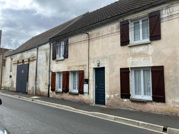 MAISON 5 pièces et GRANGE  avec compteur EDF 289 000
