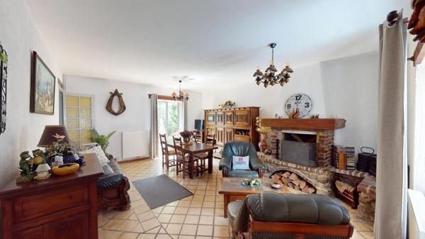 MAISON 5 pièces et GRANGE  avec compteur EDF 289 000