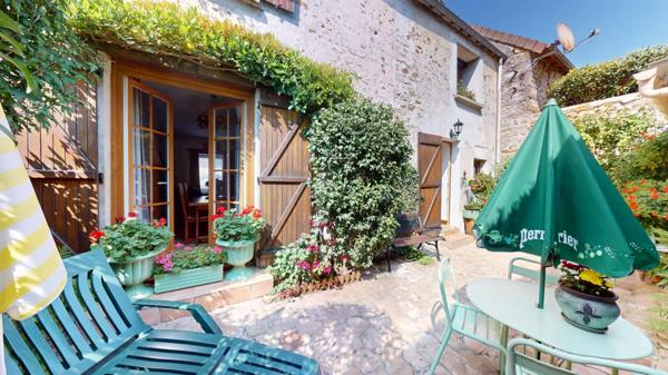 MAISON 5 pièces et GRANGE  avec compteur EDF 289 000