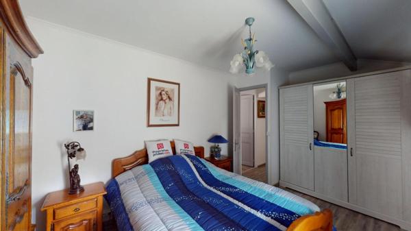 MAISON 5 pièces et GRANGE  avec compteur EDF 289 000