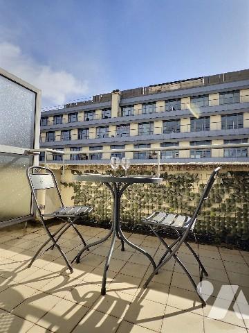 Appartement deux pièces avec terrasse - Champs Elysées