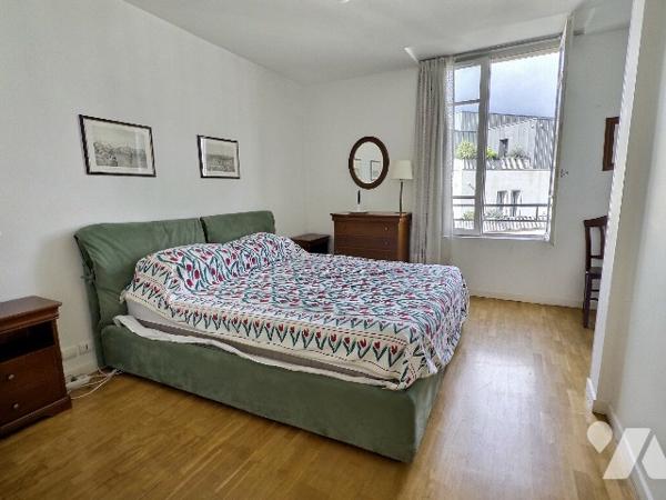 Appartement deux pièces avec terrasse - Champs Elysées