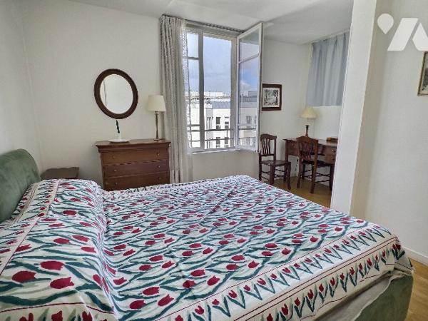 Appartement deux pièces avec terrasse - Champs Elysées