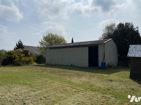 Commune de Montreuil sur Loir terrain constructible avec hangar