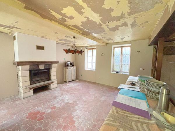 A vendre - SUD CHAUMONT EN VEXIN - maison à rénover 176 m² habitables - 800 m² de terrain
