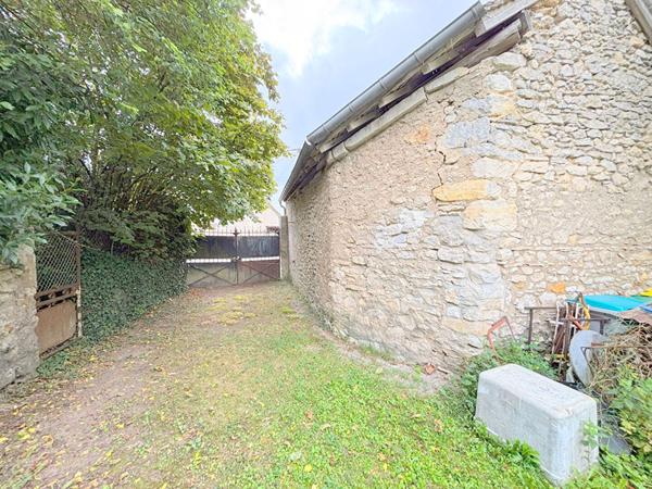 A vendre - SUD CHAUMONT EN VEXIN - maison à rénover 176 m² habitables - 800 m² de terrain