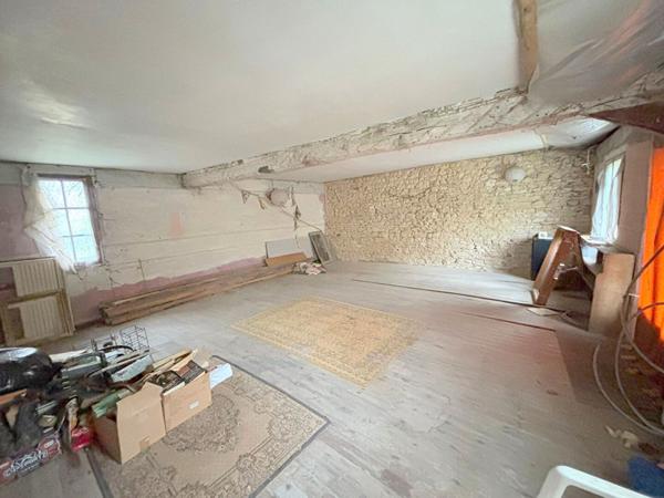 A vendre - SUD CHAUMONT EN VEXIN - maison à rénover 176 m² habitables - 800 m² de terrain