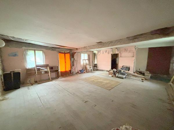 A vendre - SUD CHAUMONT EN VEXIN - maison à rénover 176 m² habitables - 800 m² de terrain