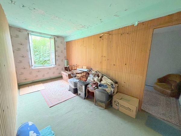 A vendre - SUD CHAUMONT EN VEXIN - maison à rénover 176 m² habitables - 800 m² de terrain