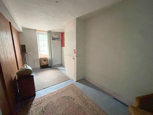 A vendre - SUD CHAUMONT EN VEXIN - maison à rénover 176 m² habitables - 800 m² de terrain