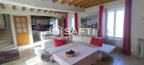 A une heure de Paris gare de Lyon et accès A6 à quelques encablures.