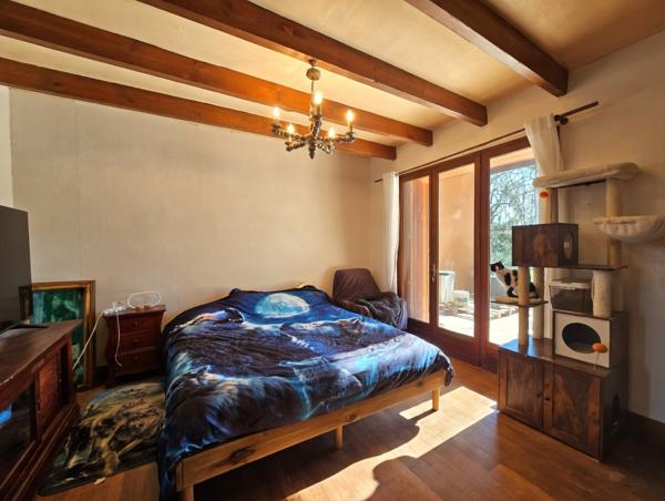 Fumel (47500) Plain pied en pierre crépie - 3 chambres avec grand jardin 3500m²