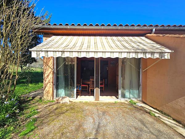 Fumel (47500) Plain pied en pierre crépie - 3 chambres avec grand jardin 3500m²