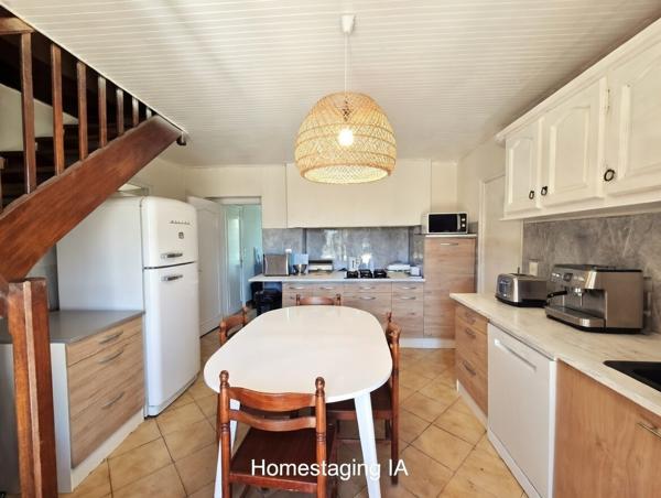 Fumel (47500) Plain pied en pierre crépie - 3 chambres avec grand jardin 3500m²