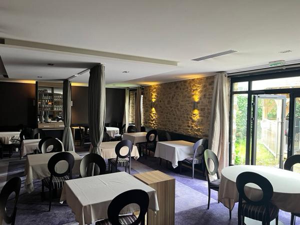RESTAURANT À LOUER 180 M² - EMPLACEMENT AXE RN165 - PRÊT À L'EMPLOI