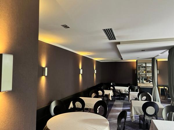 RESTAURANT À LOUER 180 M² - EMPLACEMENT AXE RN165 - PRÊT À L'EMPLOI